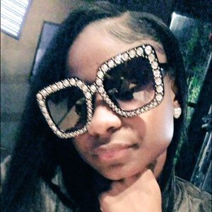 Meet your Posher, Janika